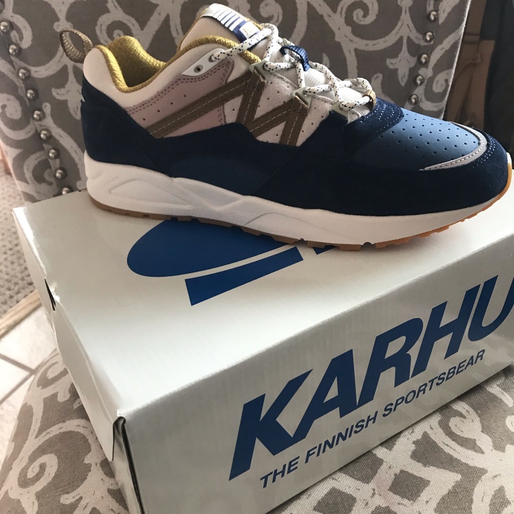 Brand new never worn karhu sneakers